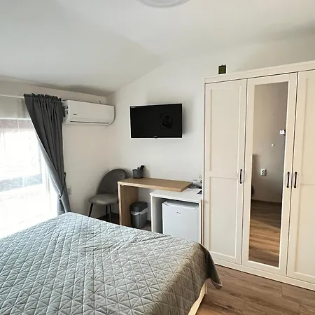 Guest house мореплавателите / The Seafarers *