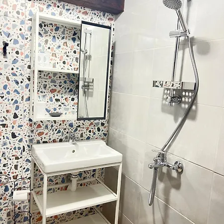 Guest house мореплавателите / The Seafarers